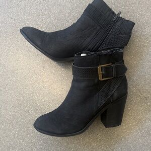 Crown Vintage Black Leather Ankle Boots Buckle Heel Size 6